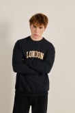 sueter-cuello-redondo-con-estampado-de-london