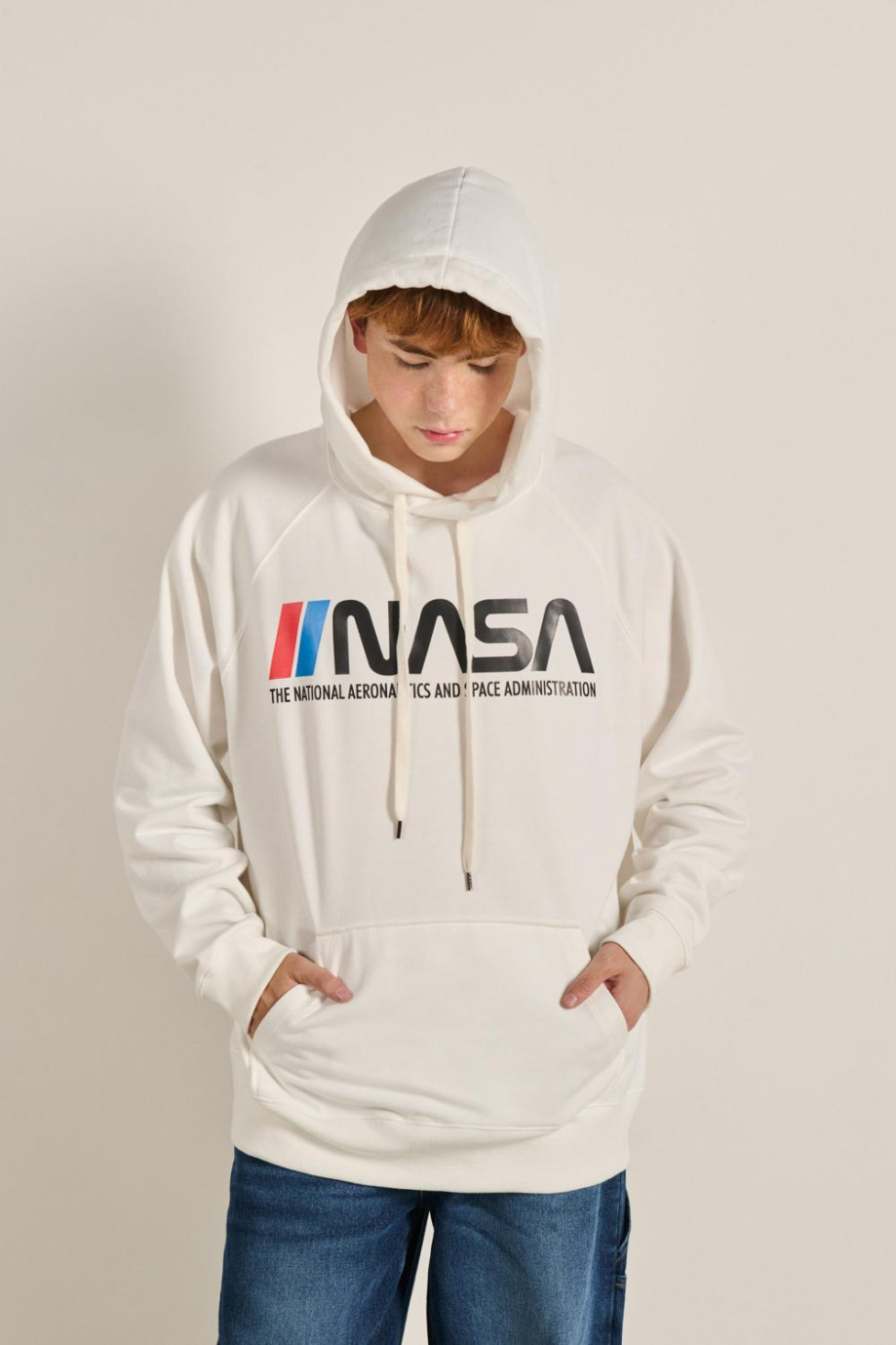 Buzo unicolor oversize con capota y diseño de NASA
