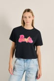 camiseta-crop-top-manga-corta-de-barbie