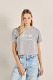 Camiseta unicolor crop top con texto college de Malibú