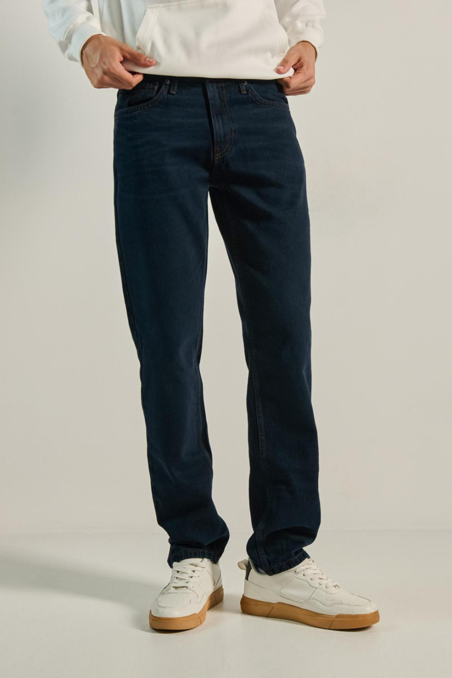 Jean tiro bajo 90´S azul intenso con bolsillos y bota recta