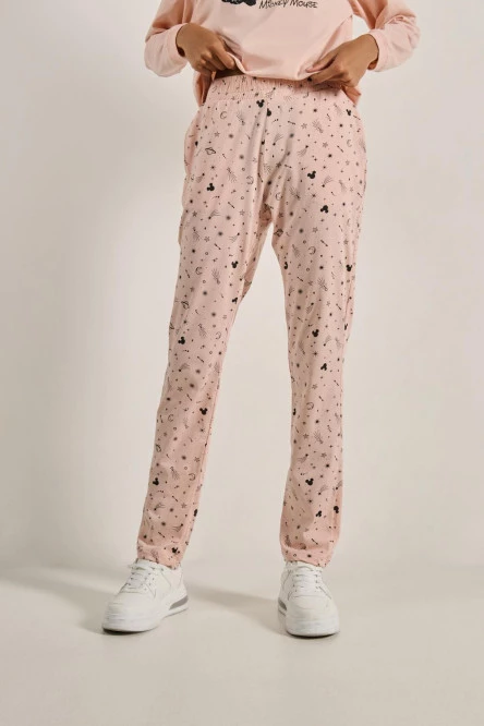 Pantalón rosado claro jogger con diseños de Mickey