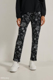 Pantalón negro jogger con estampados de Mickey y bolsillos