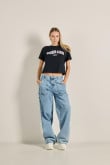 Camiseta unicolor crop top con texto college de Buenos Aires