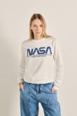 sueter-cuello-redondo-con-estampado-de-la-nasa