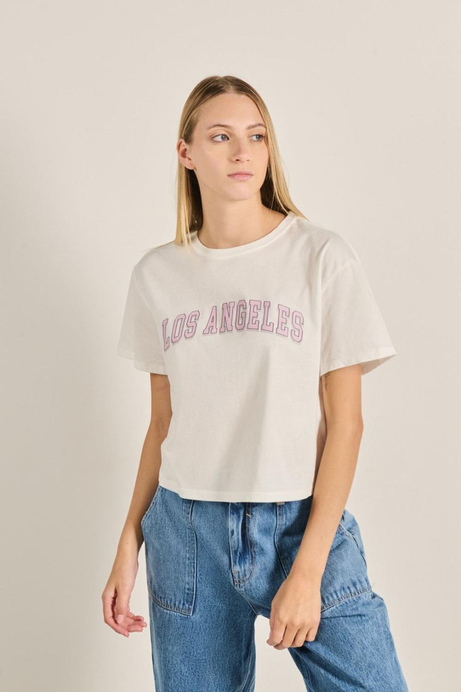 Camiseta crop top en algodón unicolor con arte college