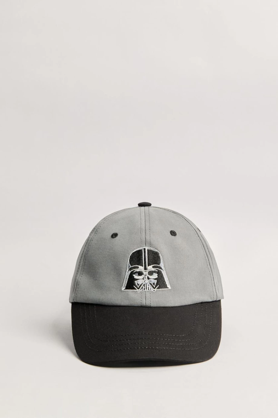 Cachucha beisbolera gris oscura con diseño de Star Wars