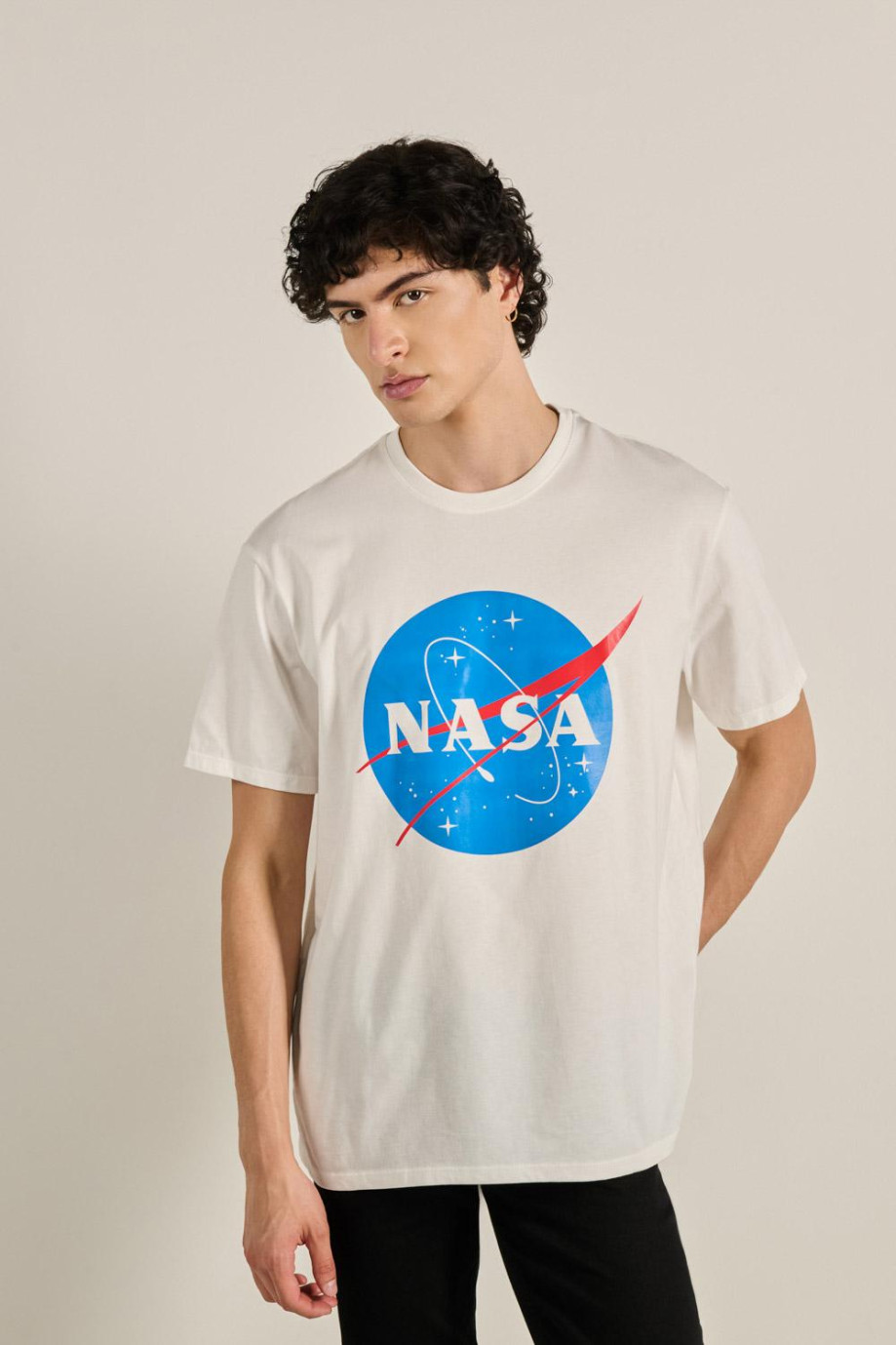 Camiseta unicolor oversize con cuello redondo y logo de NASA