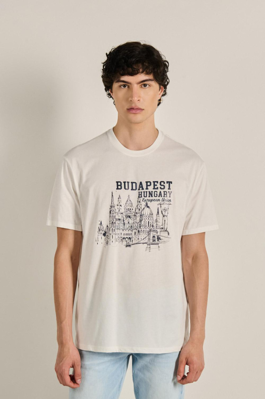 Camiseta unicolor oversize con arte college y cuello redondo