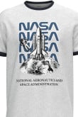 Camiseta unicolor con contrastes, arte de NASA y manga corta