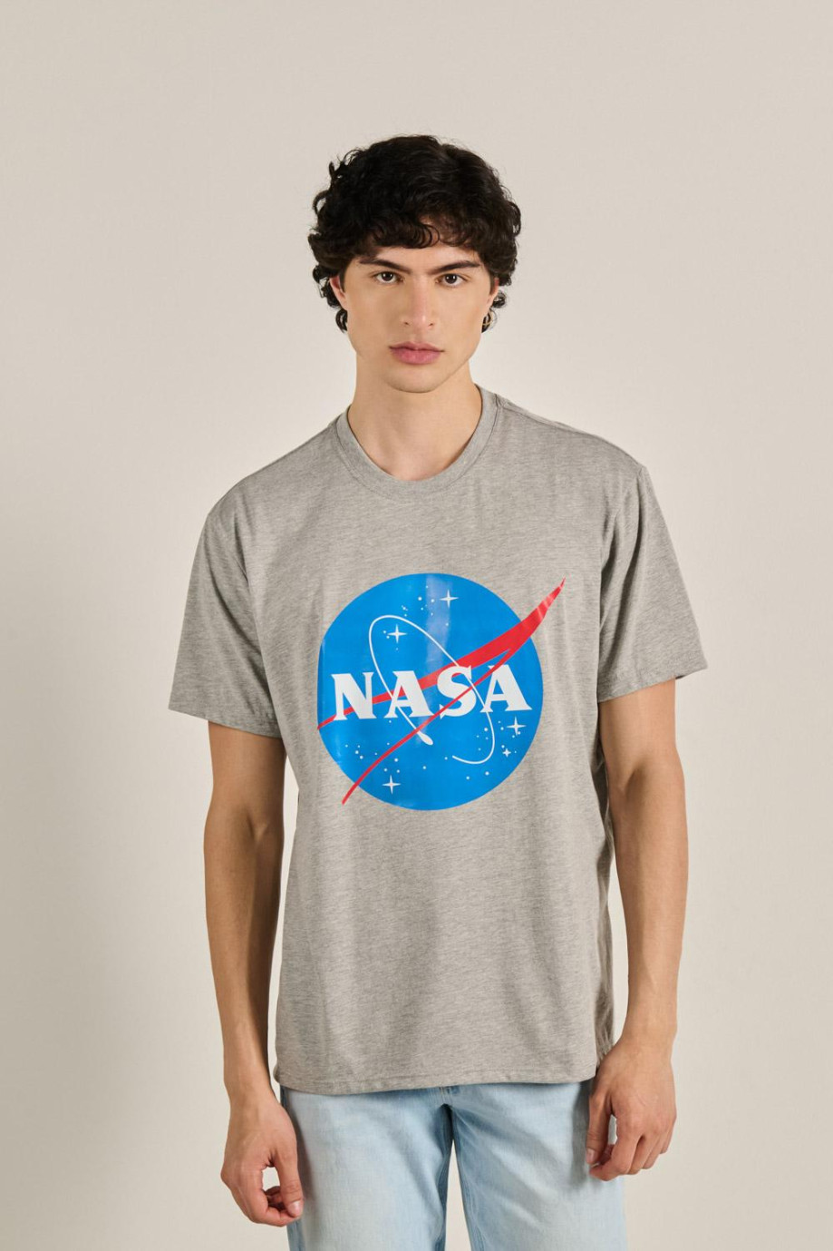 Camiseta unicolor oversize con cuello redondo y logo de NASA