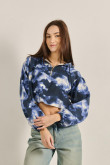 Buzo unicolor tie dye crop top estampado con capota