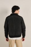 Chaqueta bomber unicolor con bolsillos y cuello trucker