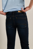 Jean skinny ajustado azul intenso con bolsillos y tiro bajo