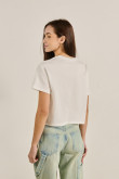 Camiseta crema clara crop top con diseño college verde