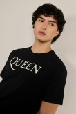 Camiseta negra cuello redondo con diseño de Queen