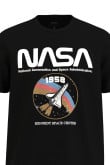 Camiseta unicolor con diseño de NASA y cuello redondo