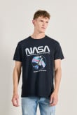 Camiseta unicolor con diseño de NASA y cuello redondo