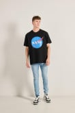 Camiseta unicolor oversize con cuello redondo y logo de NASA