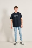 Camiseta manga corta oversize unicolor con texto college