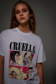 Camiseta crema clara con cuello redondo y diseño de Cruella de Vil