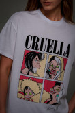 Camiseta crema clara con cuello redondo y diseño de Cruella de Vil