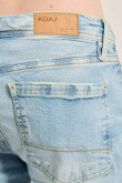Jean azul claro skinny ajustado con bolsillos funcionales