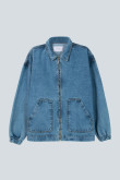 Chaqueta oversize azul clara de jean con cuello trucker