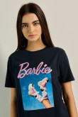 Camiseta unicolor con estampado de Barbie y cuello redondo