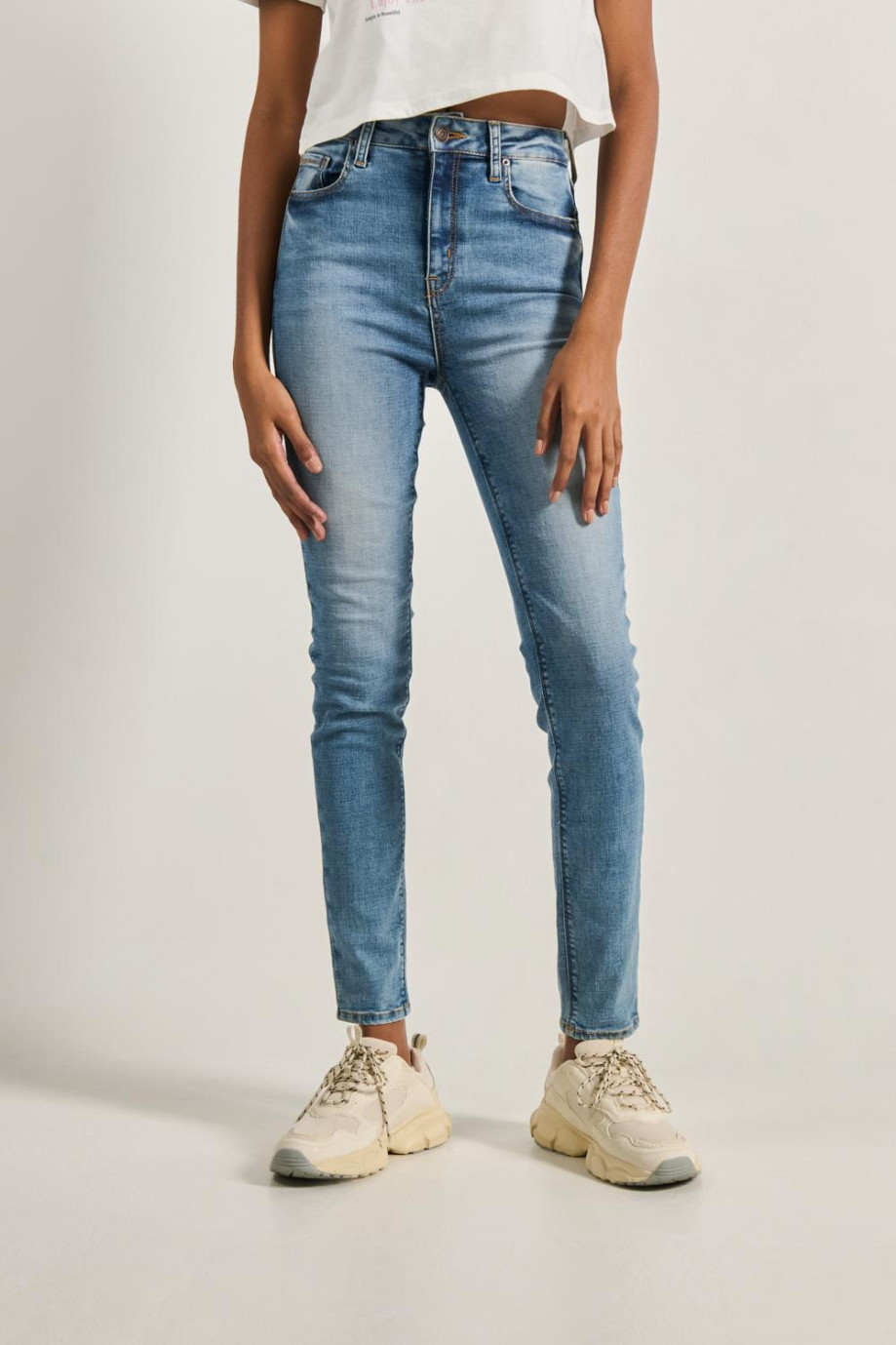 Jean jegging súper tiro alto azul claro con 5 bolsillos