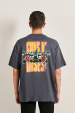 Camiseta gris oversize manga corta con arte de Guns N´ Roses