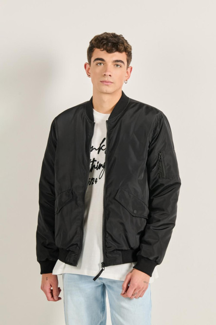 Chaqueta unicolor bomber con bolsillos con tapa