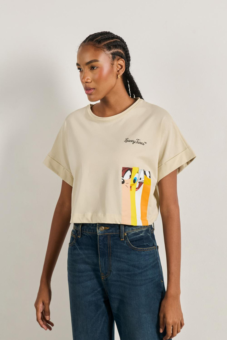Camiseta kaki crop top oversize con diseño de Looney Tunes