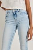 Jean jegging tiro alto azul claro ajustado con bolsillos