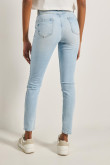 Jean jegging tiro alto azul claro ajustado con bolsillos