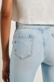 Jean jegging tiro alto azul claro ajustado con bolsillos