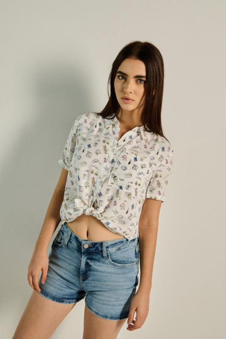 Blusa estampada unicolor crop top con manga corta