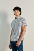 camisa-cuello-sport-en-slim-fit-con-tela-a-rayas