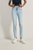 Jean tiro alto jegging azul claro ajustado con desgastes