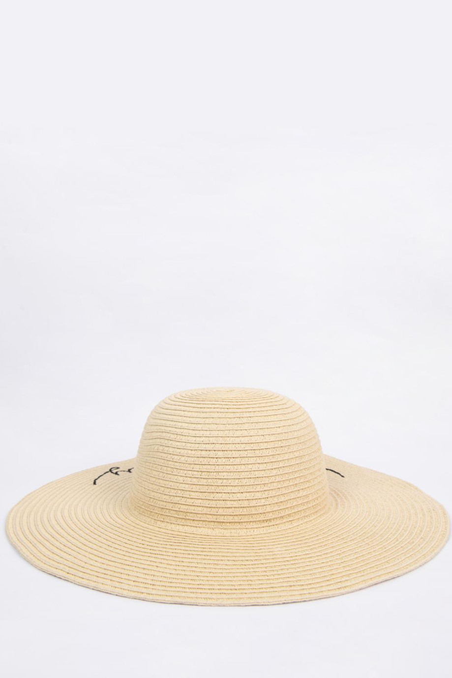 Sombrero crema claro con bordado y ala ancha