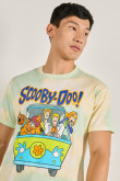 Camiseta crema clara tie dye con diseño de Scooby-Doo