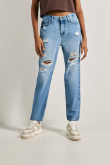 Jean boyfriend tiro alto azul claro con bota recta y rotos