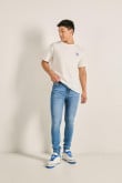 Jean súper skinny azul claro ceñido tiro bajo con desgastes