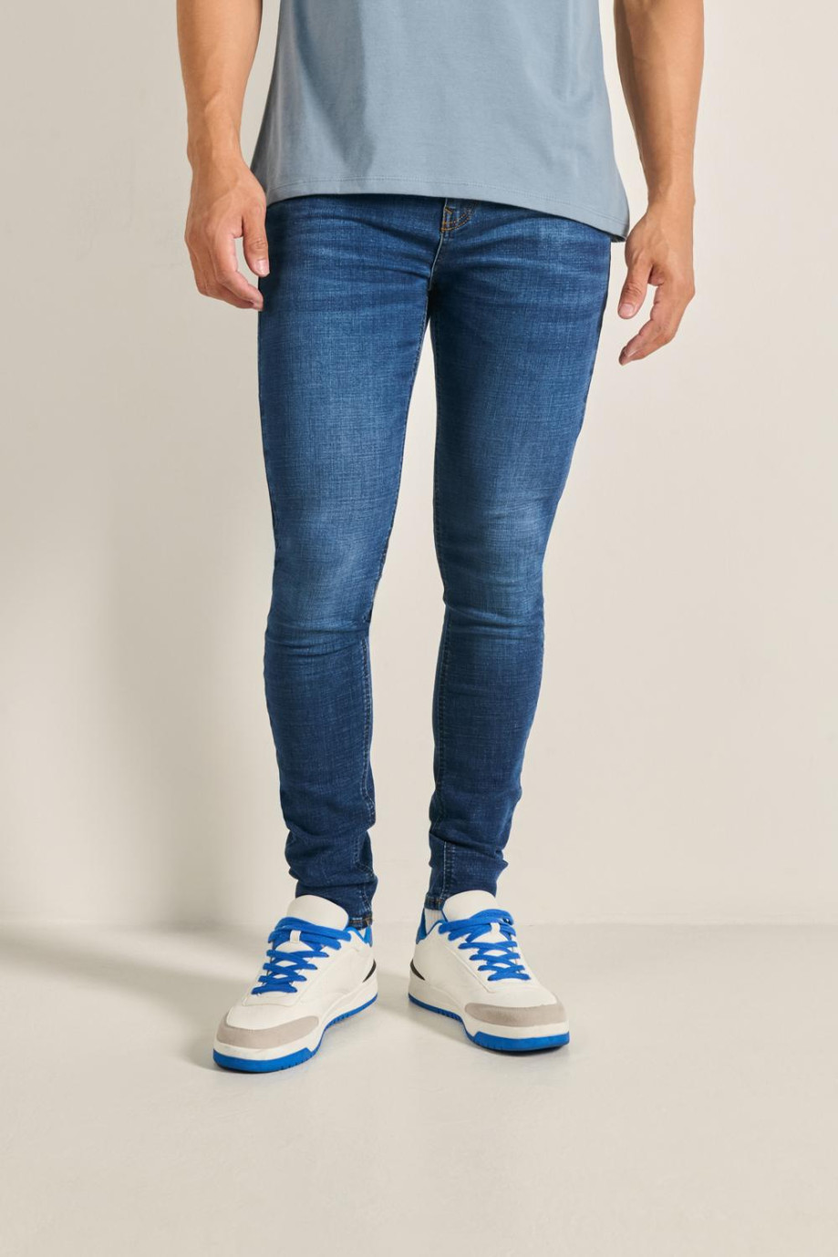 Jean tiro bajo súper skinny azul oscuro con fit ajustado