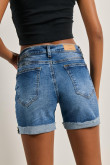 Short en jean azul tiro medio con dobladillo en bordes