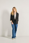 Blazer unicolor con charreteras y frente abierto