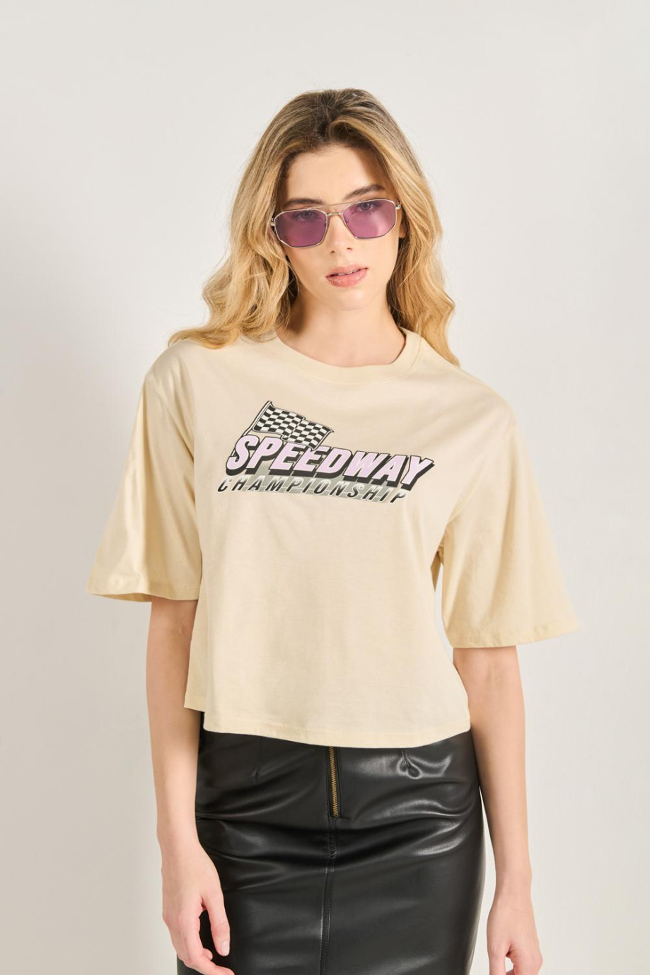 Camiseta oversize crop top unicolor con diseño racer
