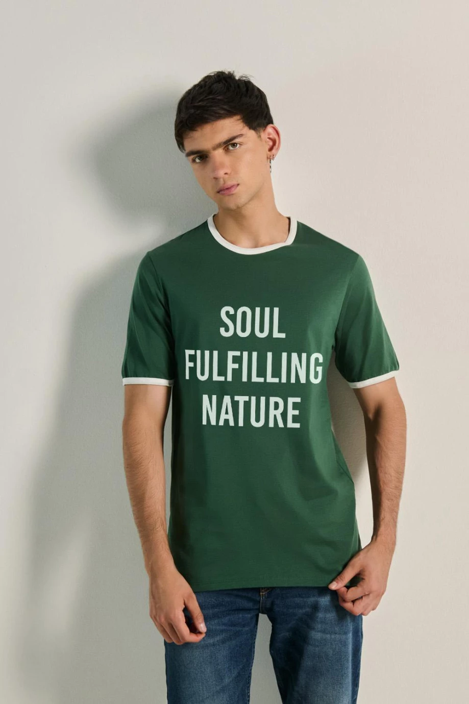 Camiseta unicolor manga corta con estampado de naturaleza