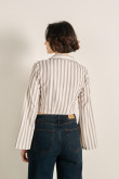 Blusa crop top crema a rayas con manga larga amplia