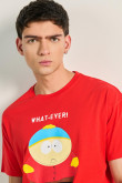 Camiseta roja oscura con manga corta y arte de South Park